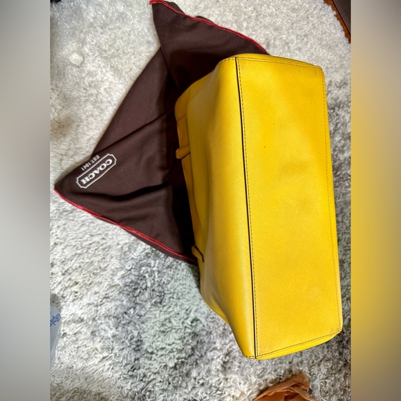 Yellow coach tote - Picture 6 of 6